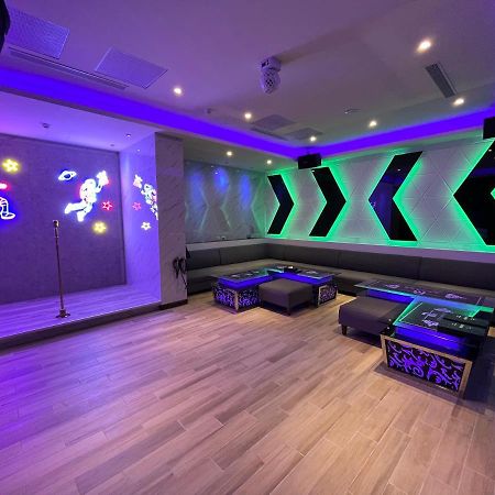 Purple Rainbow Motel Тайпей Екстериор снимка