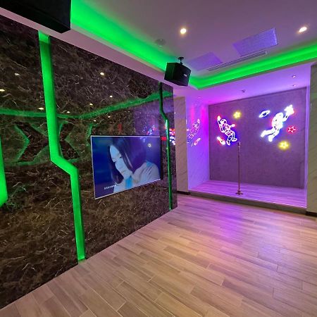 Purple Rainbow Motel Тайпей Екстериор снимка