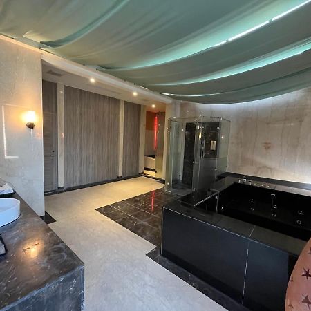 Purple Rainbow Motel Тайпей Екстериор снимка