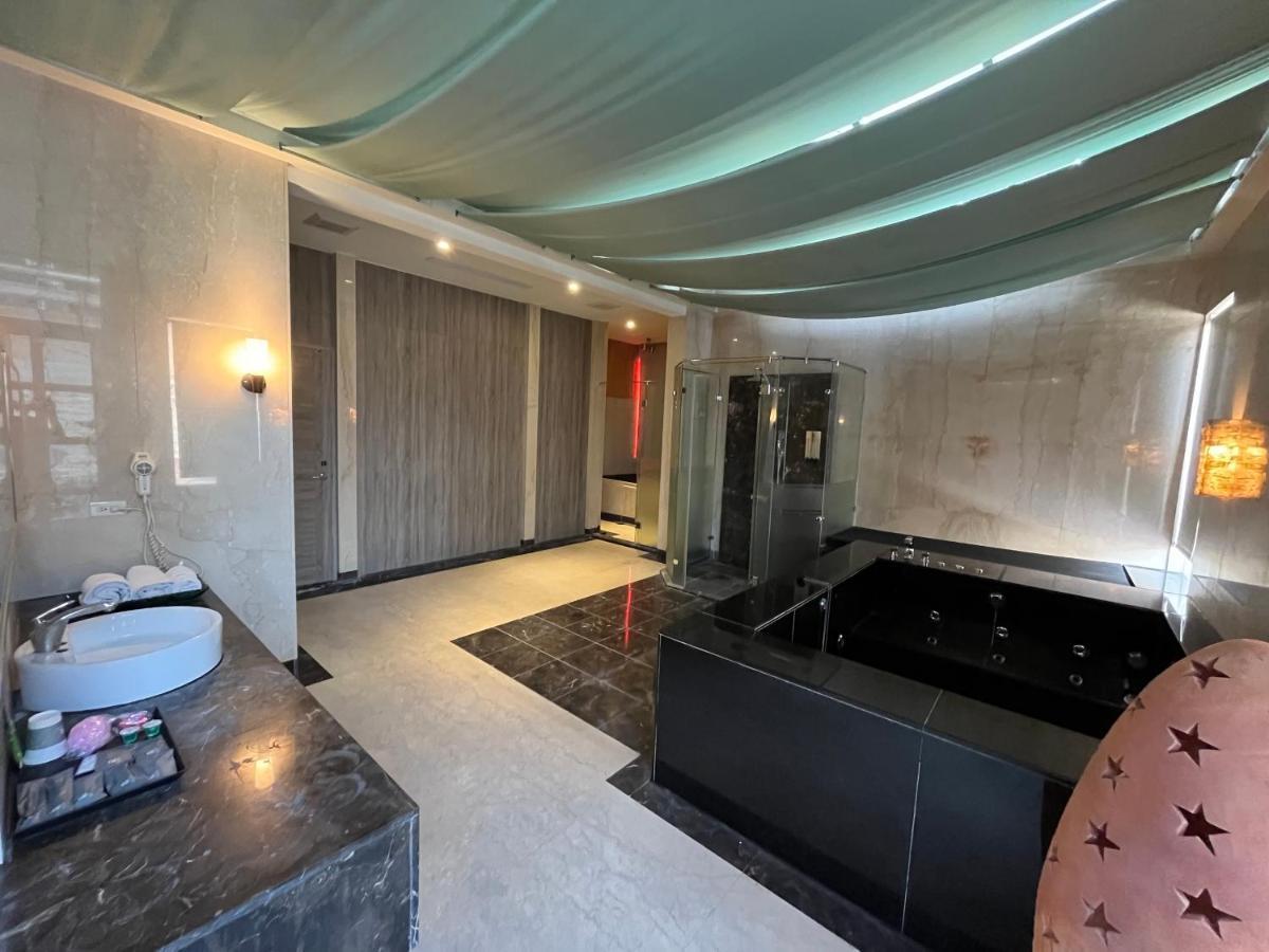 Purple Rainbow Motel Тайпей Екстериор снимка