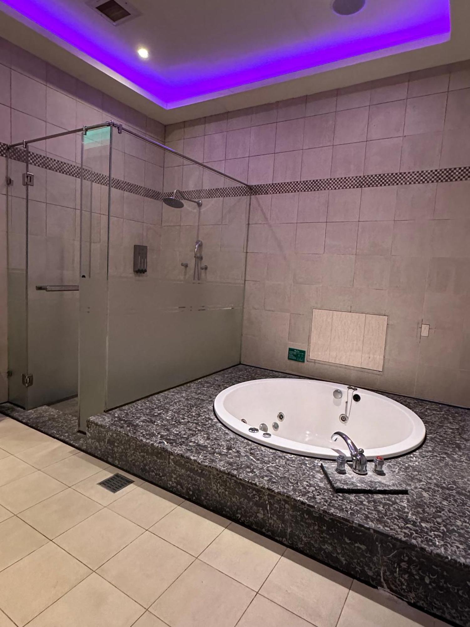 Purple Rainbow Motel Тайпей Екстериор снимка