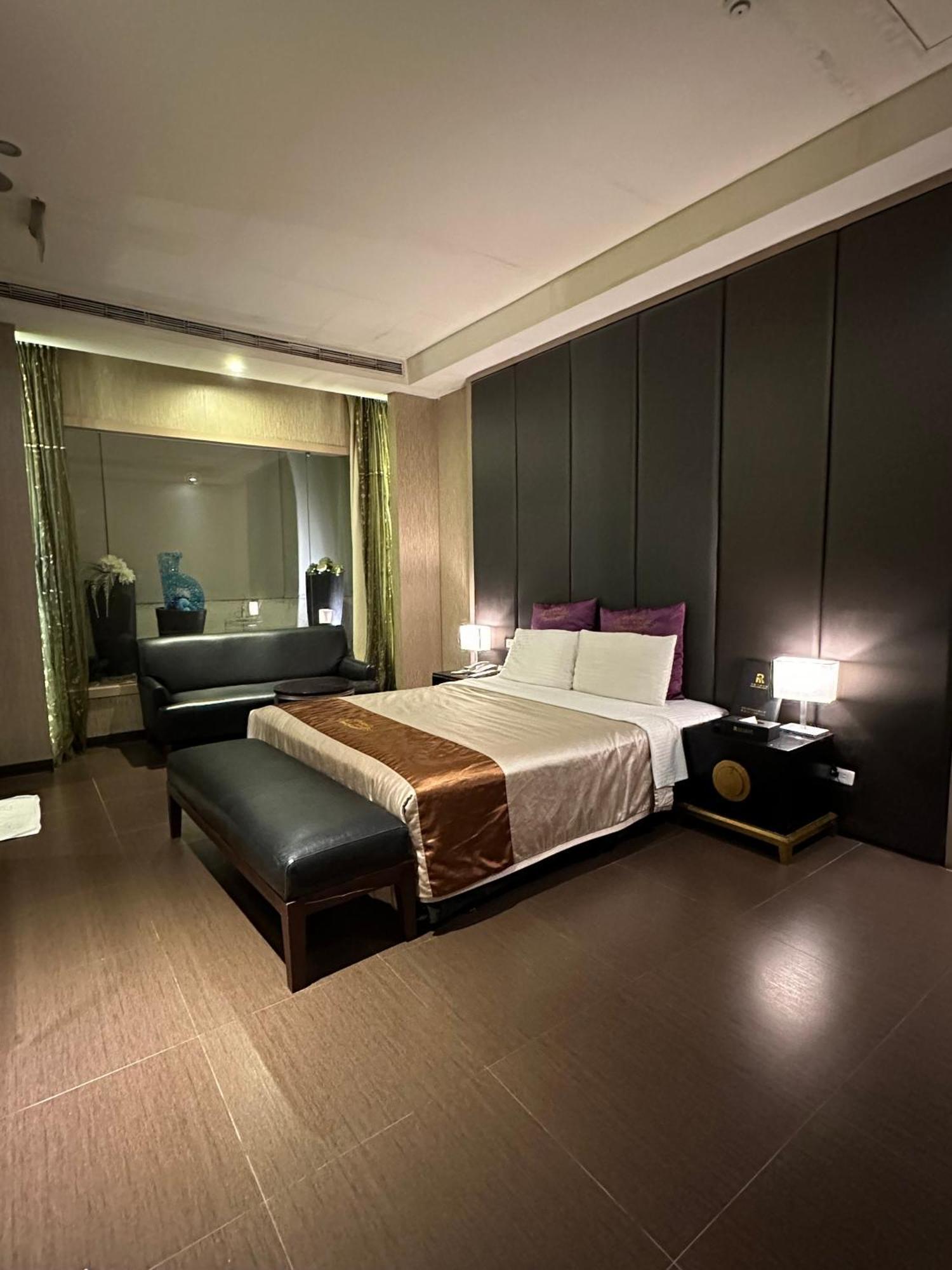 Purple Rainbow Motel Тайпей Екстериор снимка
