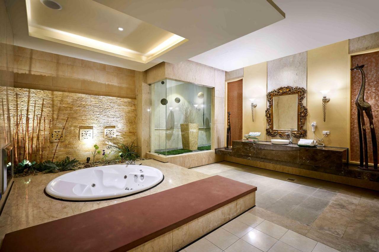 Purple Rainbow Motel Тайпей Екстериор снимка
