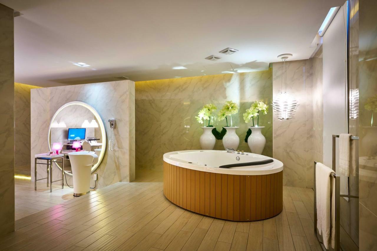 Purple Rainbow Motel Тайпей Екстериор снимка