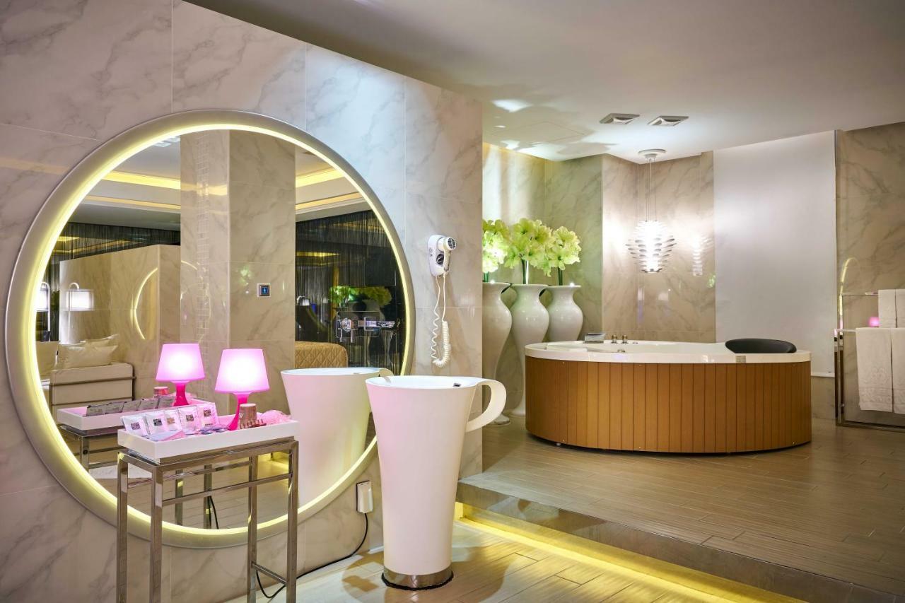 Purple Rainbow Motel Тайпей Екстериор снимка