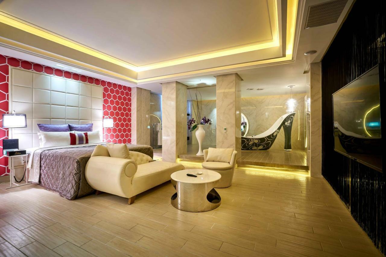 Purple Rainbow Motel Тайпей Екстериор снимка